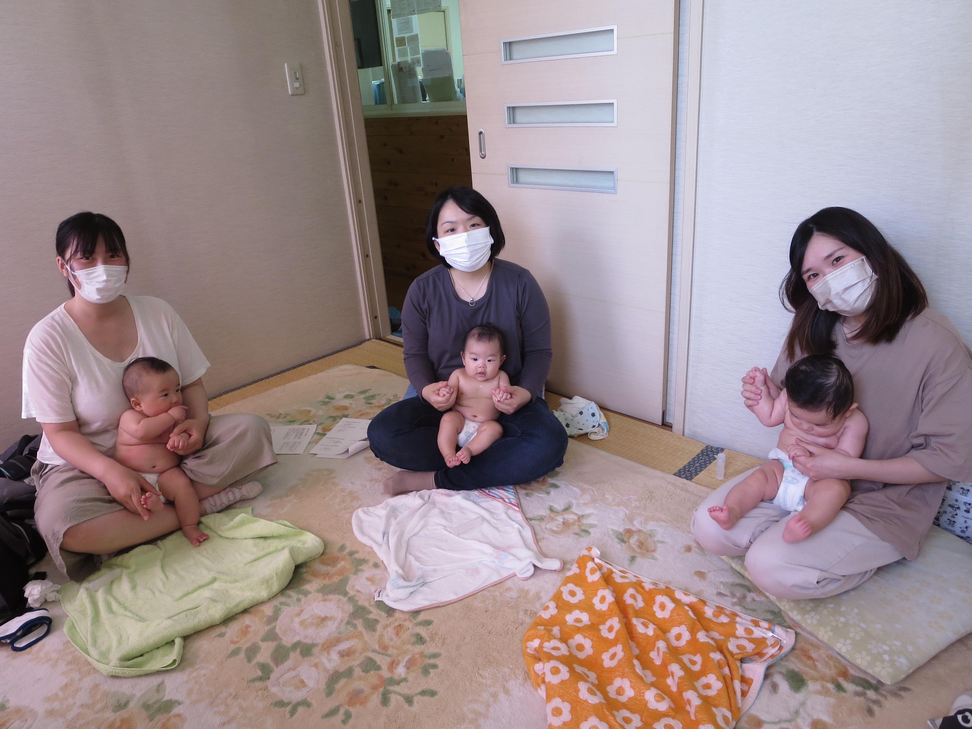 ベビーマッサージを行いました。